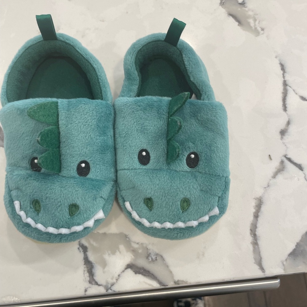 Old navy size XS (toddler 5-6) dinosaur house shoes